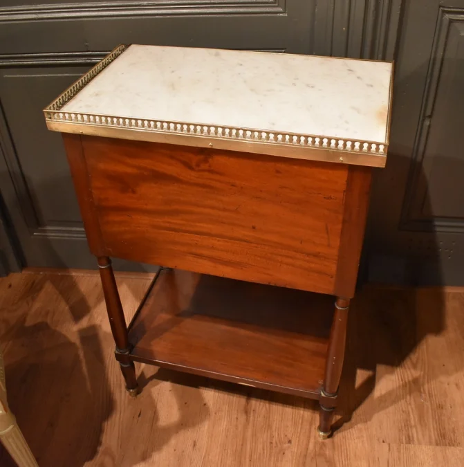 Table chiffonnière en acajou Directoire