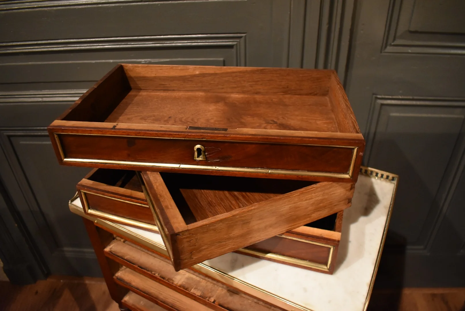 Table chiffonnière en acajou Directoire