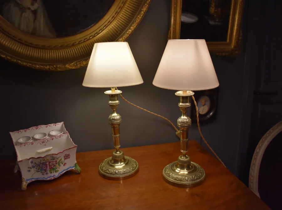 Paire de lampes style Louis XVI