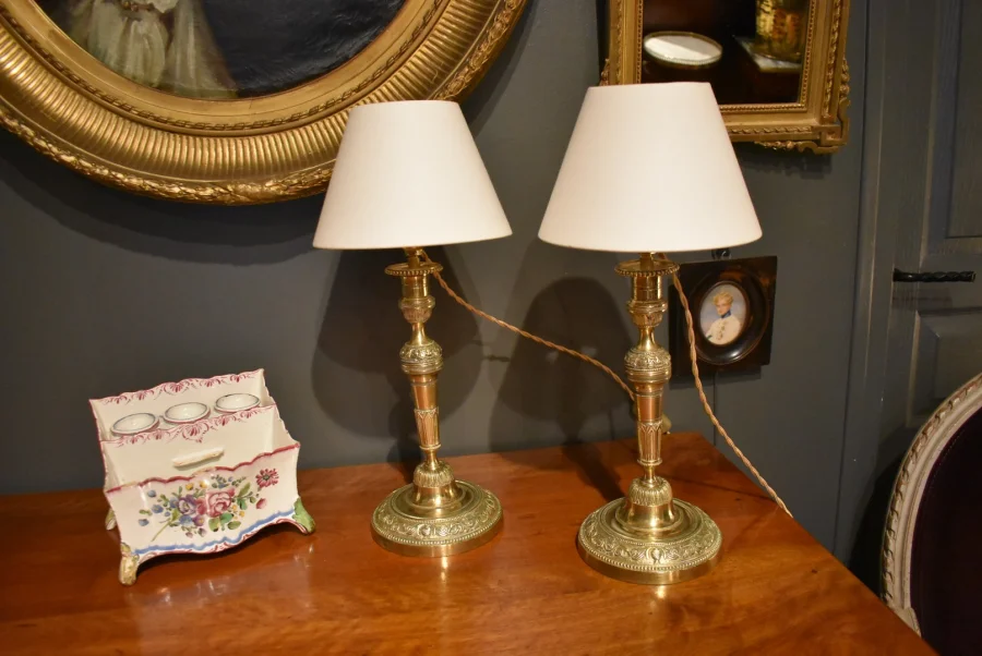 Paire de lampes style Louis XVI