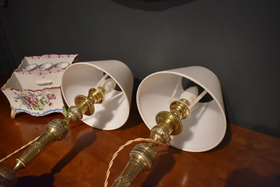 Paire de lampes style Louis XVI