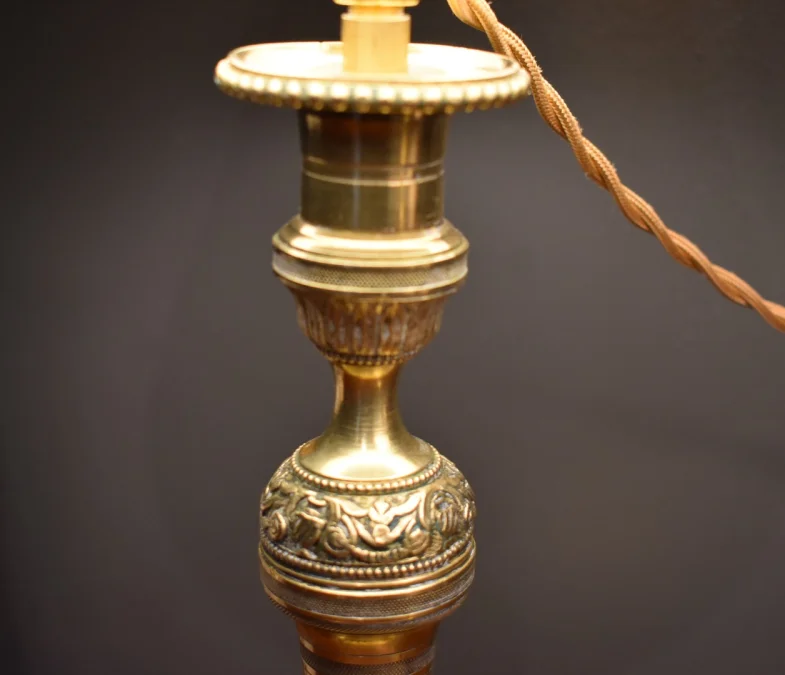 Paire de lampes style Louis XVI