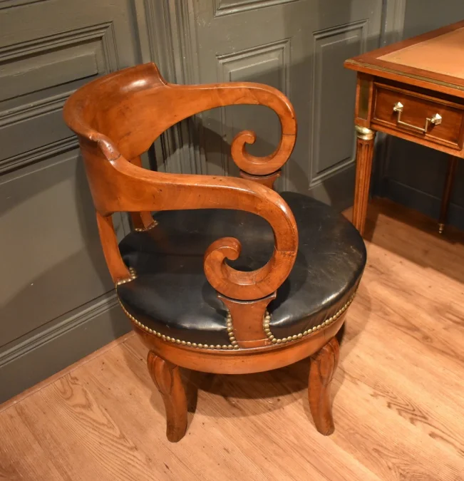 Fauteuil de bureau tournant en noyer