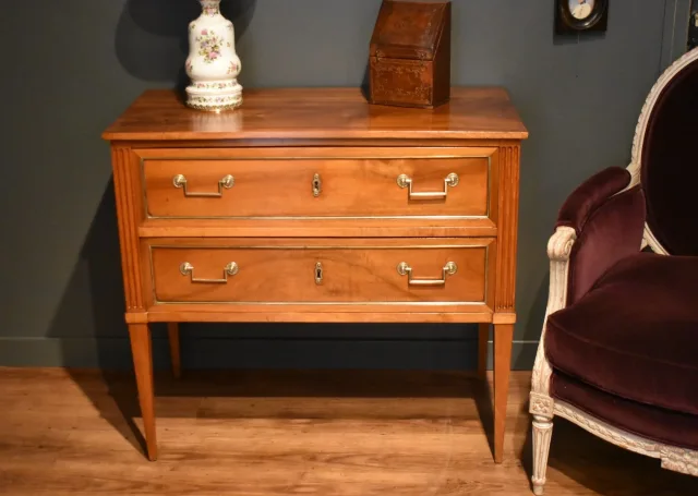 Commode sauteuse in noten