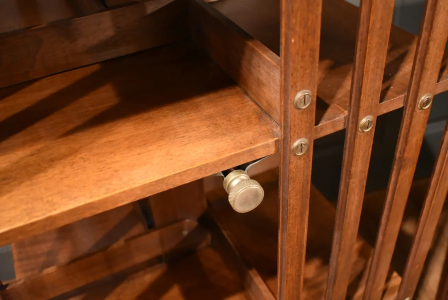 Bibliothèque tournante en noyer