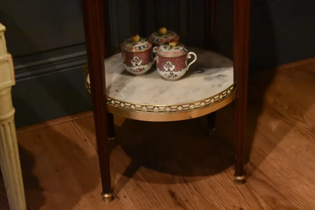 Louis-XVI-Nachttisch aus Mahagoni