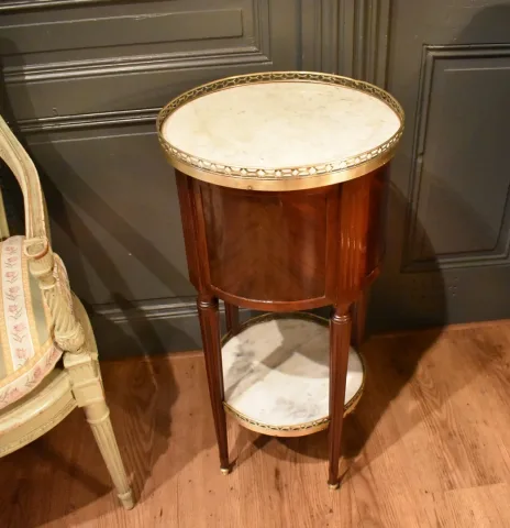 Louis-XVI-Nachttisch aus Mahagoni