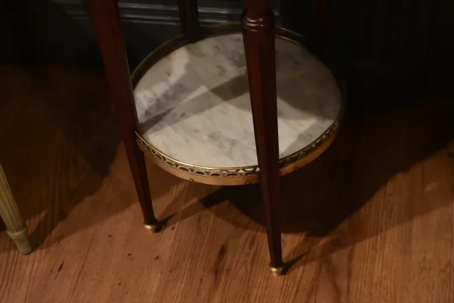 Louis-XVI-Nachttisch aus Mahagoni