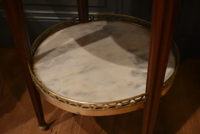 Louis-XVI-Nachttisch aus Mahagoni