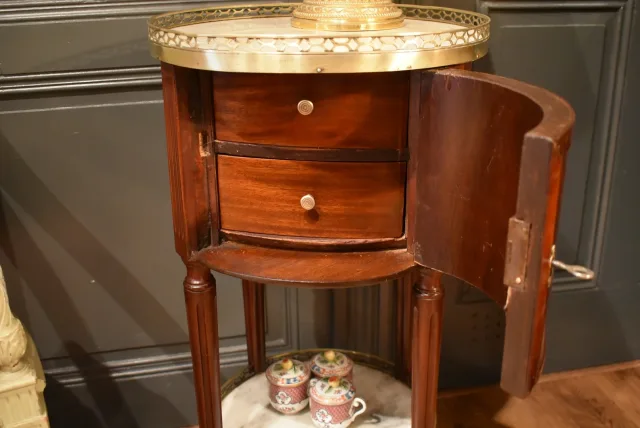 Louis-XVI-Nachttisch aus Mahagoni