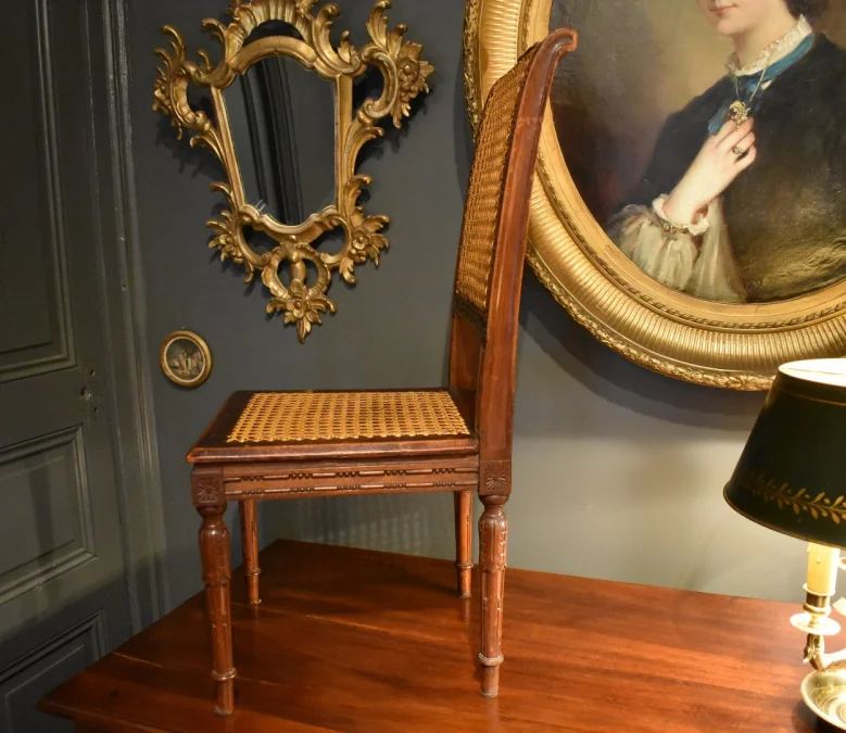 Chaise d'enfant de style Louis XVI