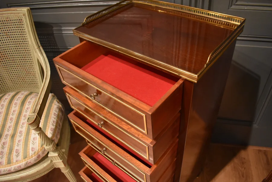 Semainier style Louis XVI en acajou