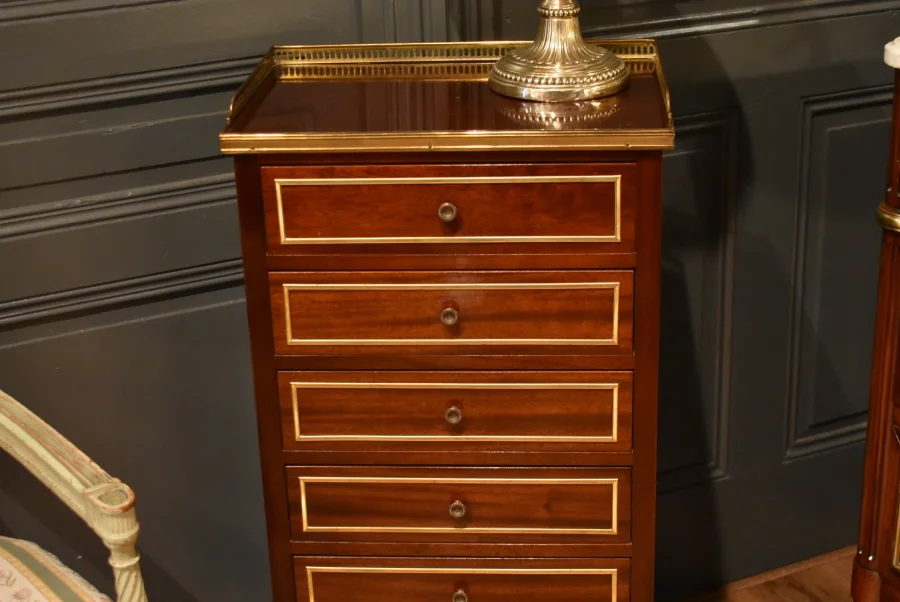 Semainier style Louis XVI en acajou