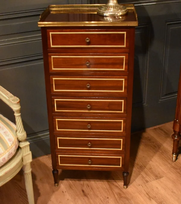 Semainier style Louis XVI en acajou