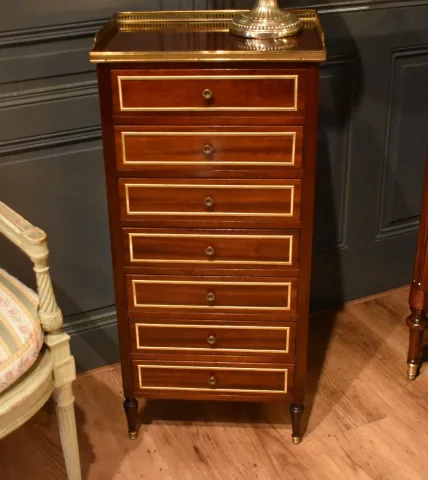Semainier style Louis XVI en acajou