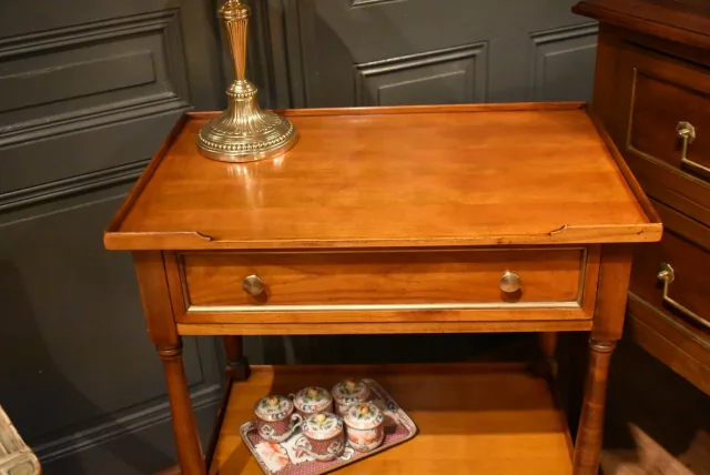 Mesa auxiliar de estilo Directorio