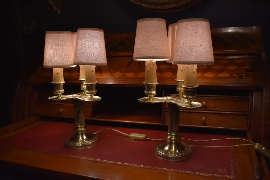 Paire de lampes bougeoirs de style Louis XVI