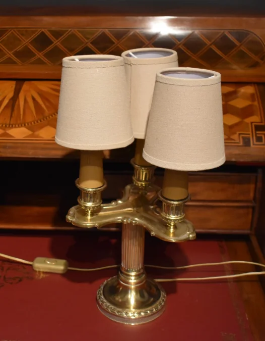 Paire de lampes bougeoirs de style Louis XVI