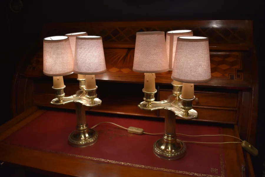 Paire de lampes bougeoirs de style Louis XVI