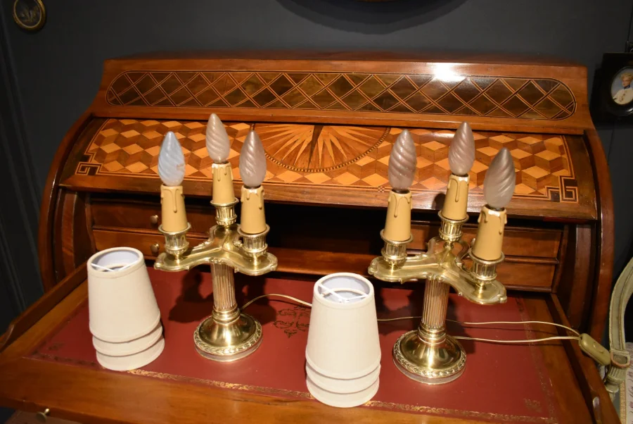 Paire de lampes bougeoirs de style Louis XVI