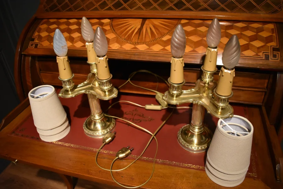 Paire de lampes bougeoirs de style Louis XVI