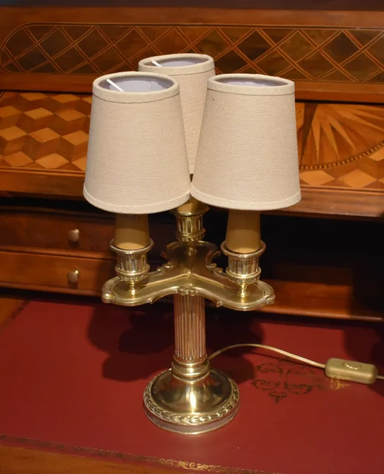 Paire de lampes bougeoirs de style Louis XVI