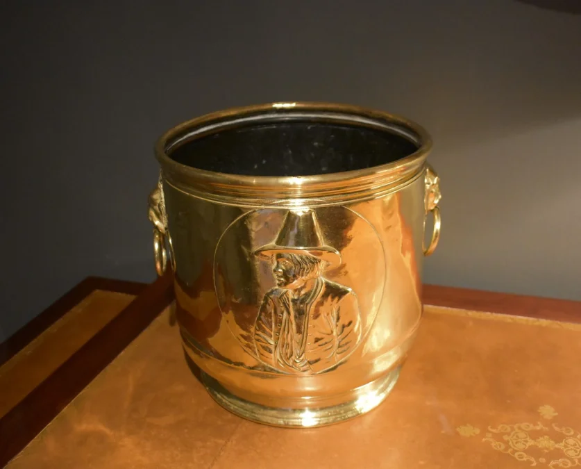 Cache pot en laiton