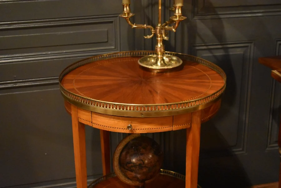 Table à deux plateaux de style Louis XVI