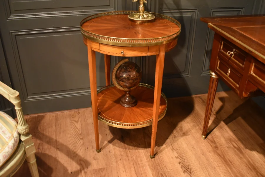 Table à deux plateaux de style Louis XVI