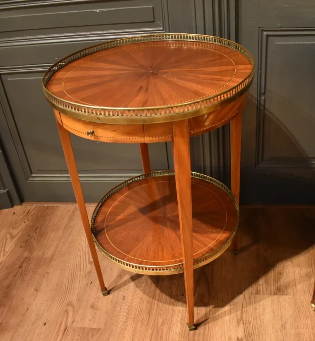 Table à deux plateaux de style Louis XVI