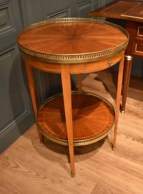 Table à deux plateaux de style Louis XVI