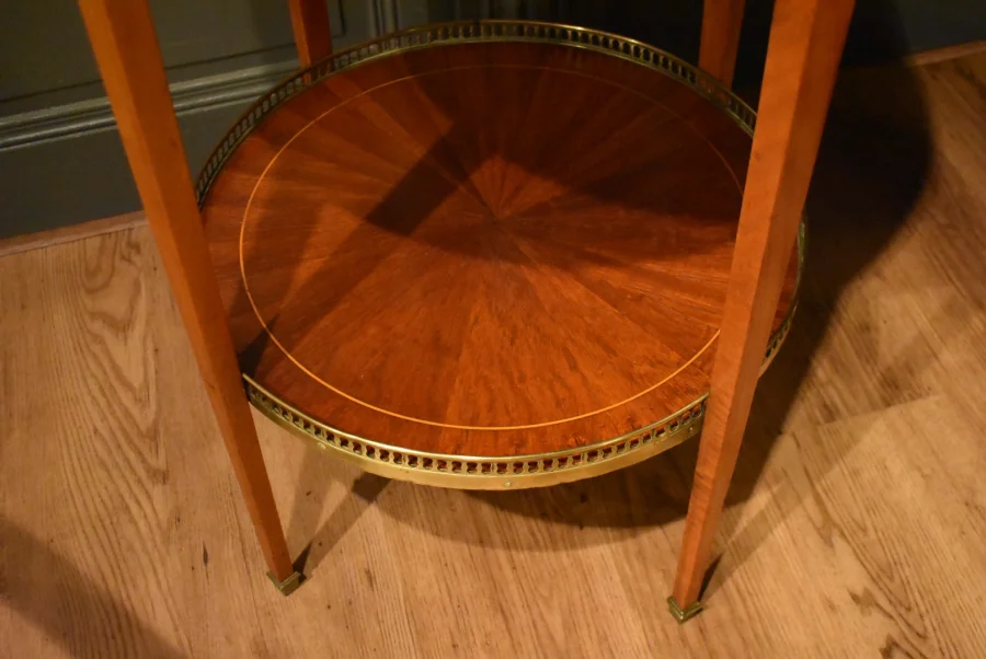 Table à deux plateaux de style Louis XVI