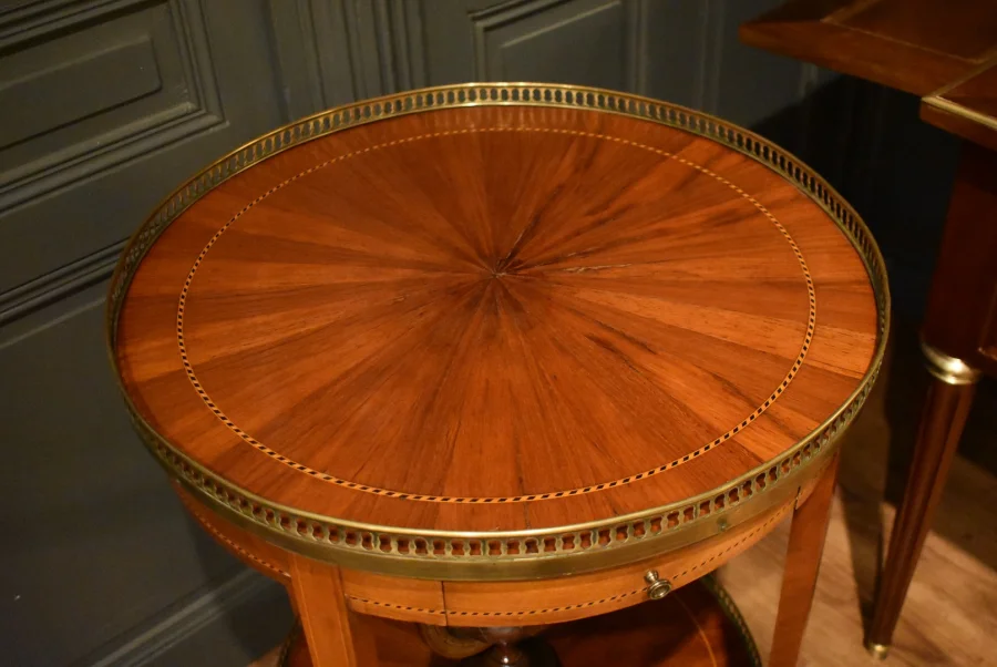 Table à deux plateaux de style Louis XVI