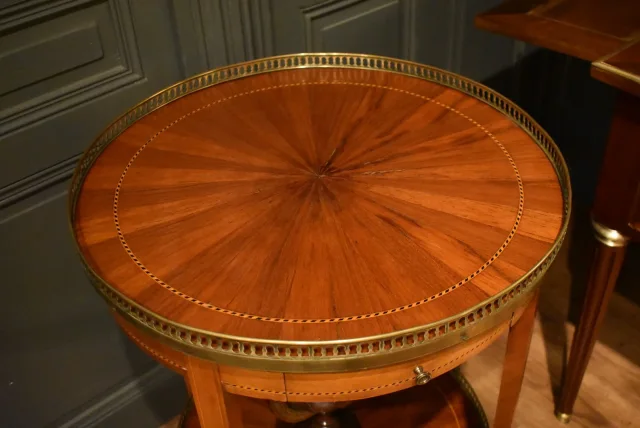 Table à deux plateaux de style Louis XVI