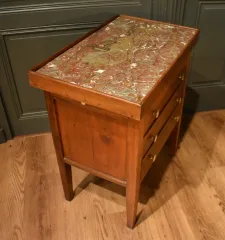 Petit meuble en noyer
