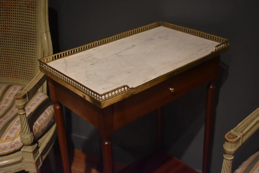 Petite console en acajou de style Louis XVI
