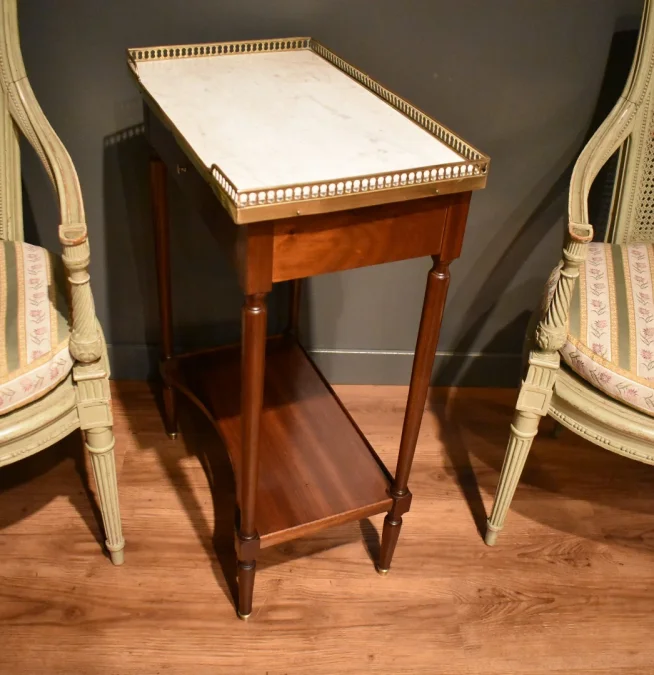 Petite console en acajou de style Louis XVI