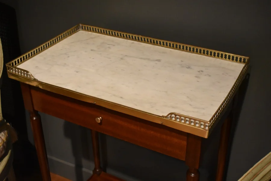 Petite console en acajou de style Louis XVI