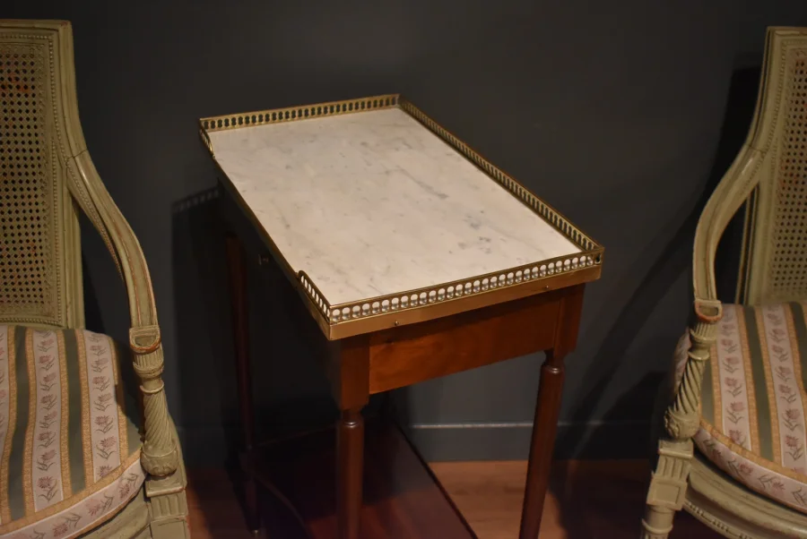 Petite console en acajou de style Louis XVI