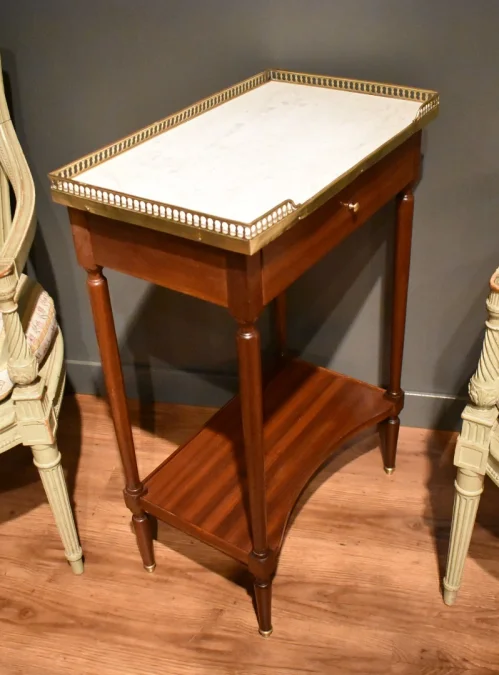 Petite console en acajou de style Louis XVI