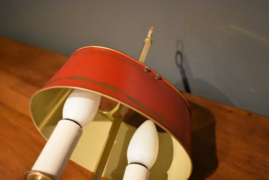 Petite lampe bouillotte avec abat jour rouge