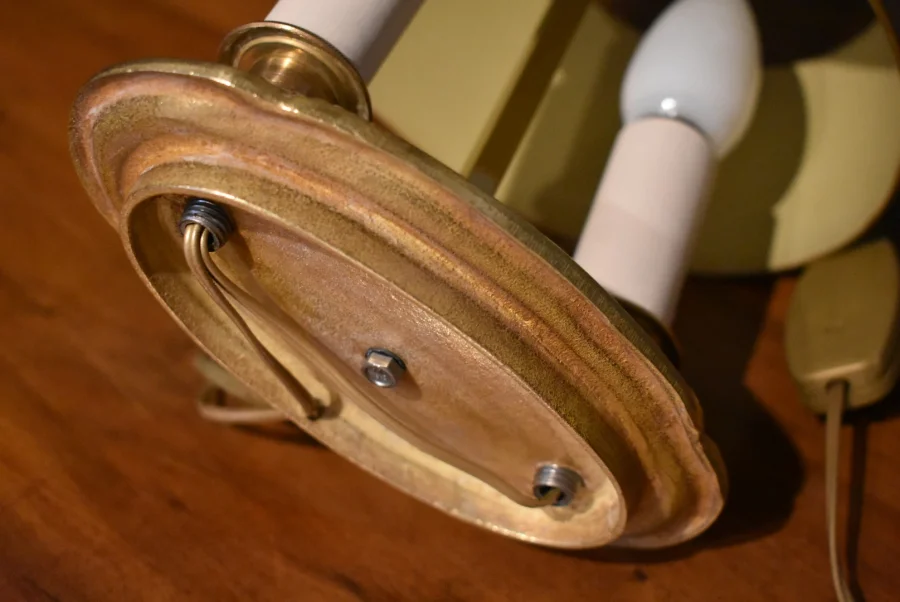 Petite lampe bouillotte avec abat jour rouge