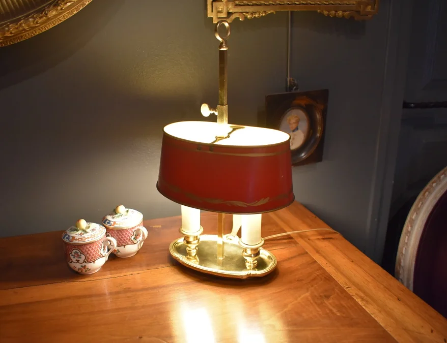 Petite lampe bouillotte avec abat jour rouge