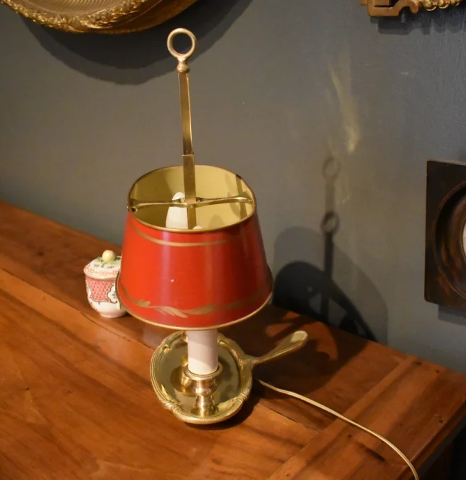 Petite lampe bouillotte avec abat jour rouge