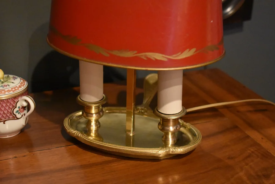 Petite lampe bouillotte avec abat jour rouge