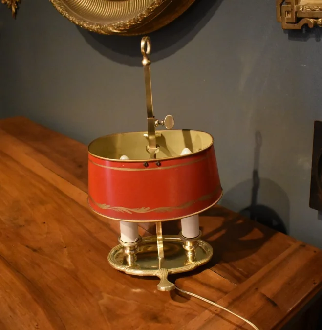 Petite lampe bouillotte avec abat jour rouge
