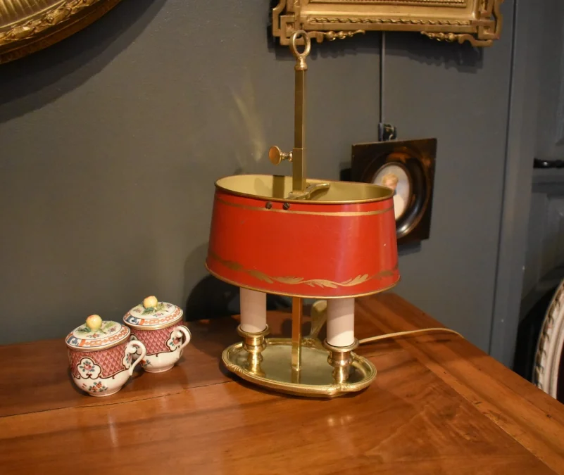 Petite lampe bouillotte avec abat jour rouge