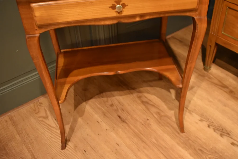 Petit bureau en merisier