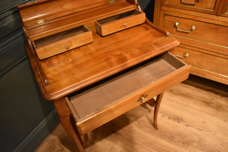 Petit bureau en merisier