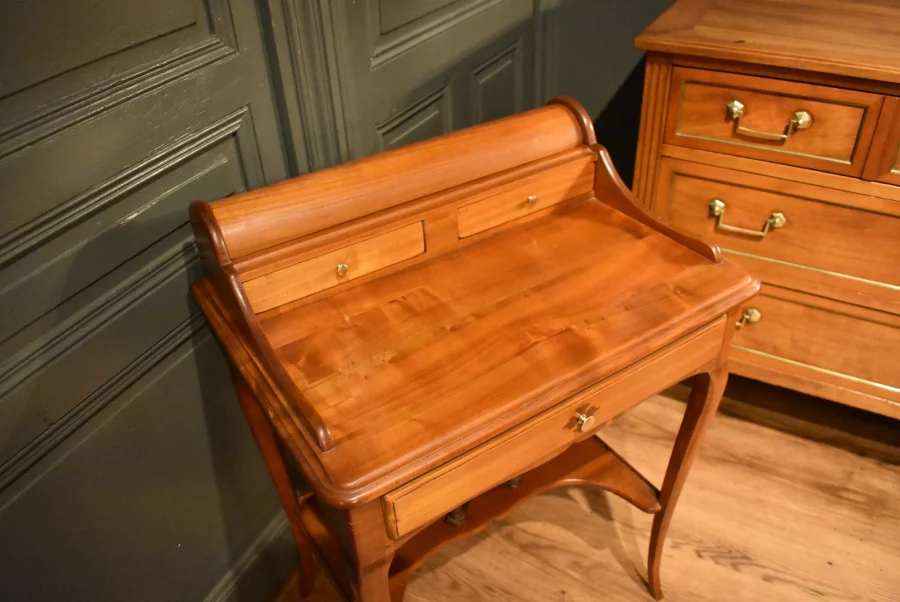 Petit bureau en merisier